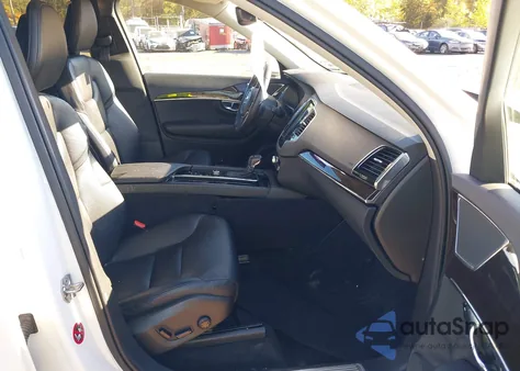 2018 Volvo Xc90 T6 Momentum z USA, uszkodzony, nr VIN YV4A22PK4J1377876